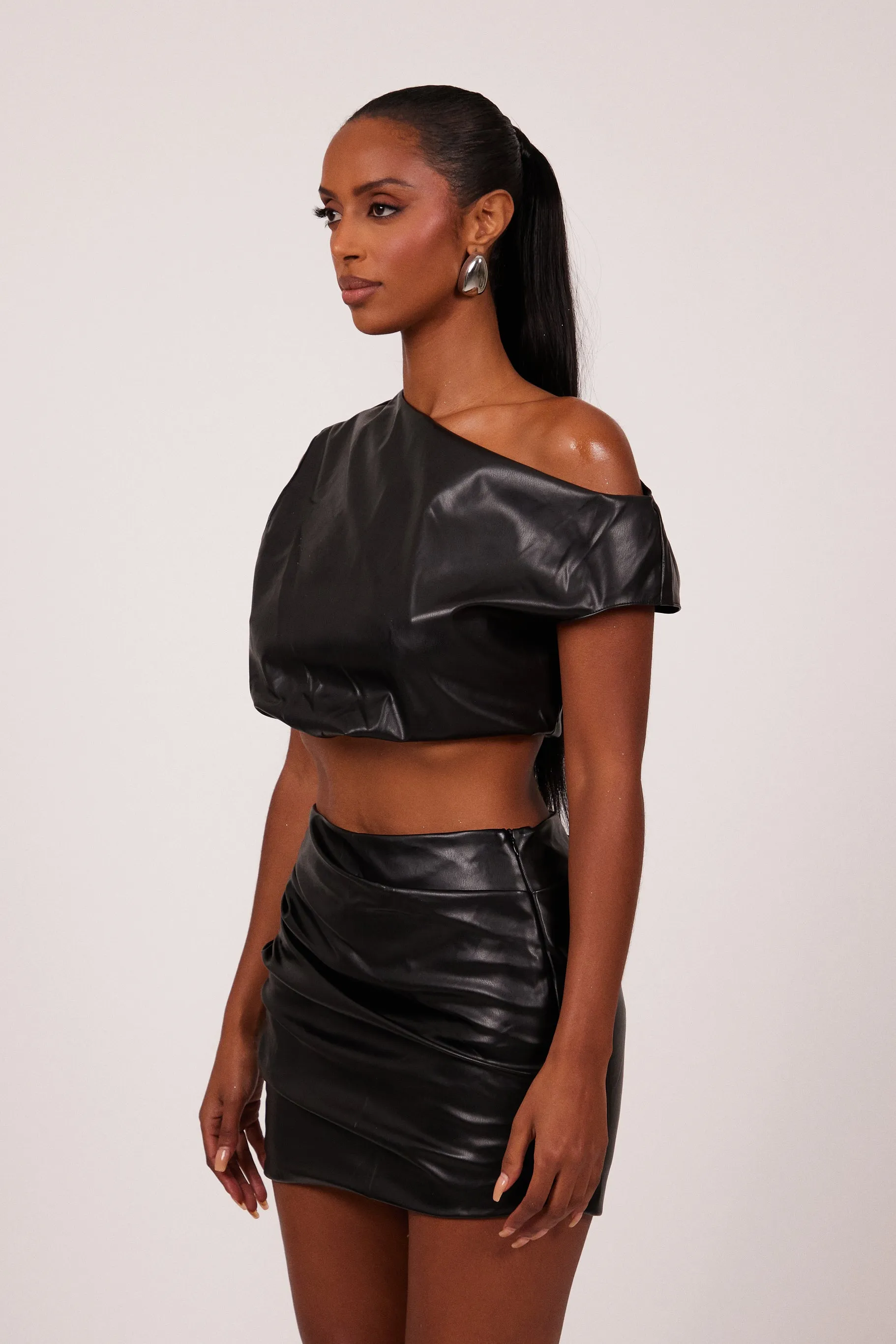 The Leather Drape Set - Black